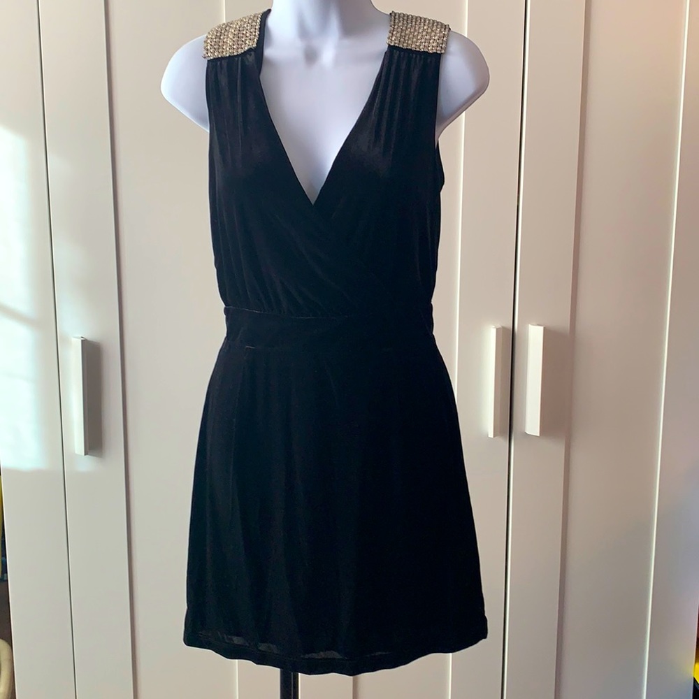 💰Forever 21 velvet dress with faux pearl crystal on shoulder